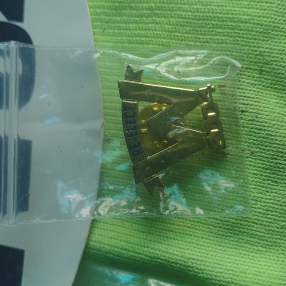 Harris Walz Button and W '04 Pin Set - Picture 2 of 3